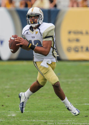 Jackets QB Tevin Washington looks to throw as he rolls out of the pocket