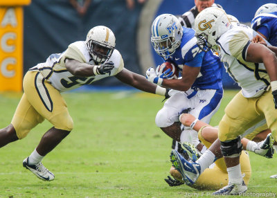 Jackets LB Quayshawn Nealy moves in to wrap up a Blue Raiders ball carrier