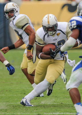 Yellow Jackets B-back David Sims heads up field after taking the handoff
