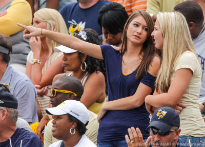 Jackets Fans discuss the action during a timeout