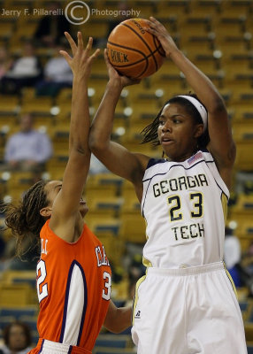 Jackets G Foster leaps to pass over Tigers G Campbell