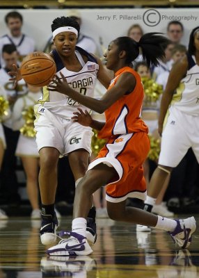 Jackets G Shaday Woolcock deflects a pass by Clemson G Wright