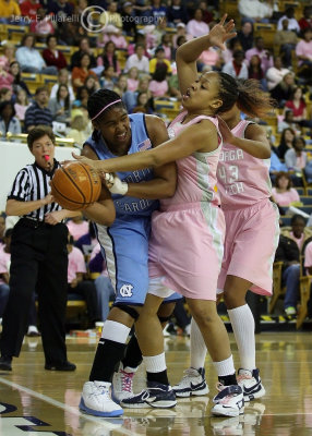 Jackets G Hemingway forces a turnover by Tar Heels F Larkinsfoot on the baseline