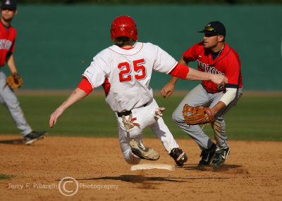 Bulldogs DH Joshua Fields attempts to steal second