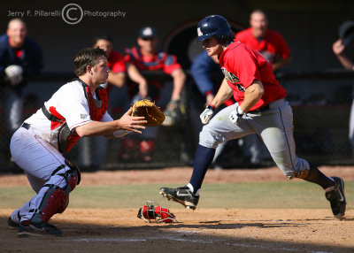 Georgia C Bryce Massanari waits for the ball…