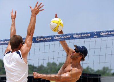 Stein Metzger powers the ball past Larry Witt