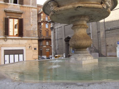 RB5a  The same Fountain - built by Giacomo alla Porta in 1589.JPG
