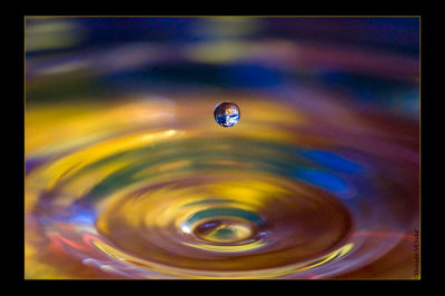 Newton's 3rd law, Drop of water popping out !! - Water Art