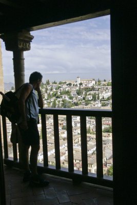 Contemplando el Albaicin.jpg