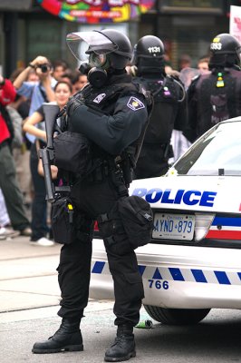 G20 - Police standoff