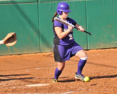 KellyE Drops A Great Bunt