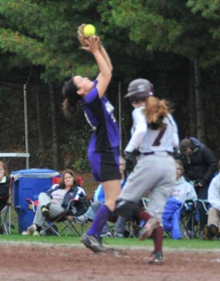 LindsayH Grabs An Out