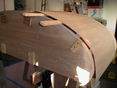 Application of the veneer.  The boards are removed after correctly positioing the veneer.  201204_03.jpg