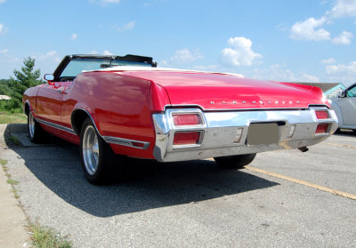These cars could all but fly. 442 cubic inches of raw power sits under the hood. At just about four bucks a gallon, it's not exactly a cheap car to drive, but oh, what fun it must be.
