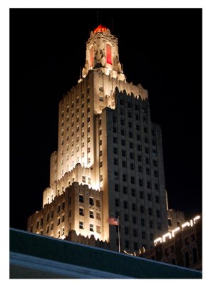 The Kansas City Power & Light building has been a city fixture here for decades. The top of the building changes from red to white every few seconds.