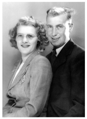 Above we see a shot of Gerald Kenneth Hetrick and his bride, Louise Pauline [ROBINSON] Hetrick. Salena Marie [ROBINSON] Mann is in possession of an original copy of this photograph.