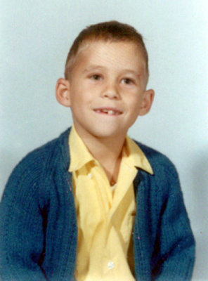 Mrs. Simpson's class at Chapel Hill Elementary School, in Gladstone. I remember it well. Nice little sweater there, Beaver Cleaver. Look how cruel my parents were to me. I was seven years old here.