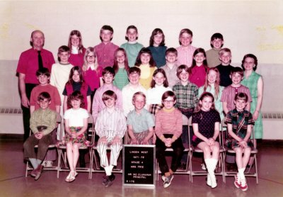 This was my fourth grade picture. I'm convinced my mother did this nonsense on purpose. Who dresses their child in a green shirt, with brown pants, blue socks & brown shoes?