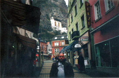 Shopping in Idar Oberstein, Deutschland. The town is built right up against a mountain.