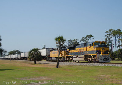 Southbound by the golf course in Daytona Beach.jpg