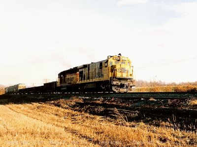 A Santa Fe GE leads a Chessie unit just west of Stanton Va.jpg