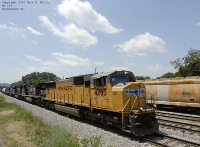 A UP unit leads several other units including two retired C39-8 units at Waynesboro Va.jpg