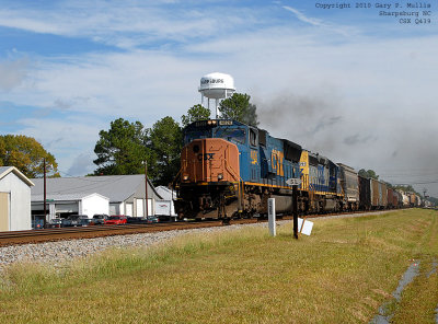 Q439 is southbound at Sharpsburg NC.jpg