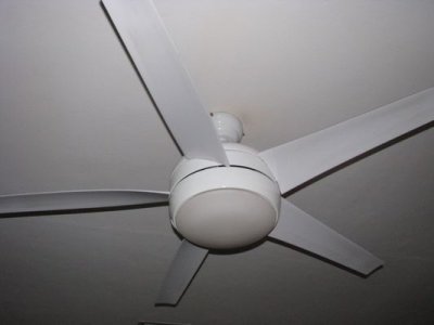 THS FAN IS SPINNING ON HIGH