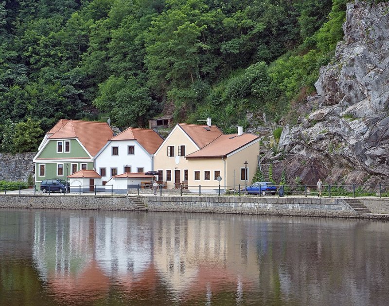 riverside houses