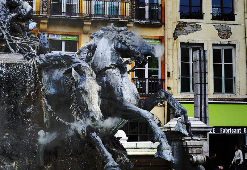 steaming horse fountain in Lyon