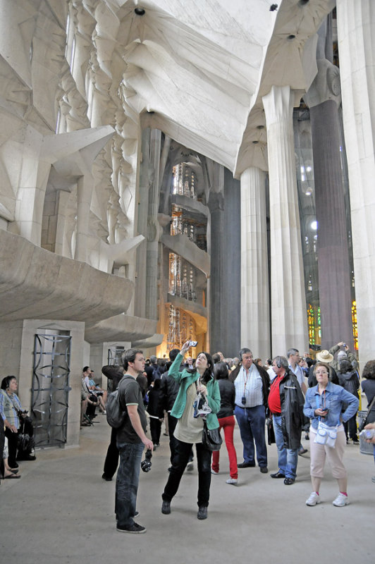 as tourists (including ourselves of course) crowd into La Sagrada
