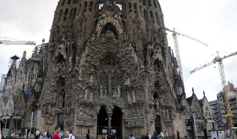 6 shot panorama of one facade of La Sagrada