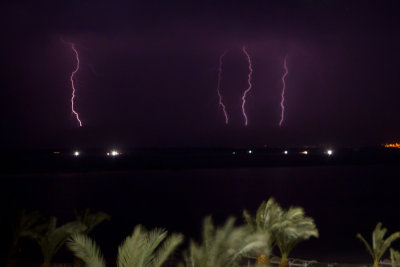 Lightnings over the dead sea