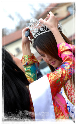 Hoa hau ao dai Bac Cali 2008