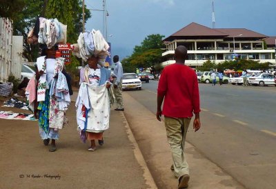 Women carryng loads on their heads