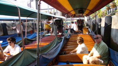 Waiting in the lock between the canals and the Chao Praya river, with other long tail boats.