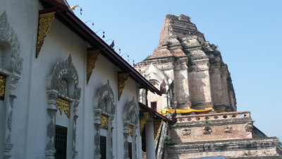 Wat Chedi Luang -- About 60 meters high, this is an impressive sight and one of our favorite finds.