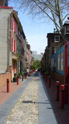 Elfreth's Alley, the oldest continuously inhabited street in the country.)