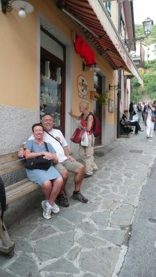 Kathleen and Pierre wait for the train back to Sestri Levante.