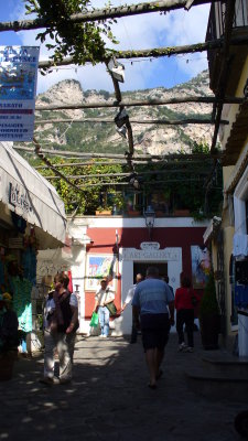 To get a little exercise, Kathleen walked up to the other bus stop above town, higher up the mountain.  Heading through town ...