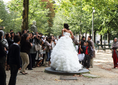 125-Brussels-Muslim Bride in Park.JPG