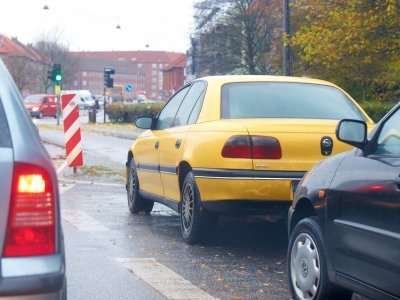 2010-11-03 Yellow car