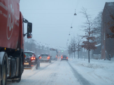 2010-12-23 Snow on road in Copenhagen