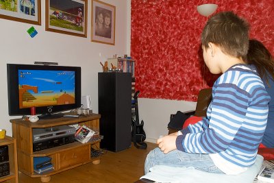 2011-02-07 Oliver and Nicoli playing Mario