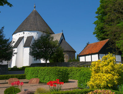 2008-05-11 Oesterlars round church