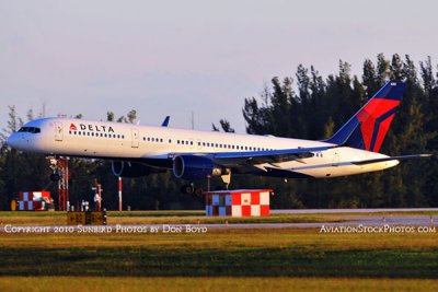 Delta Air Lines B757-232 N650DL landing, aviation airline air show stock photo #6381