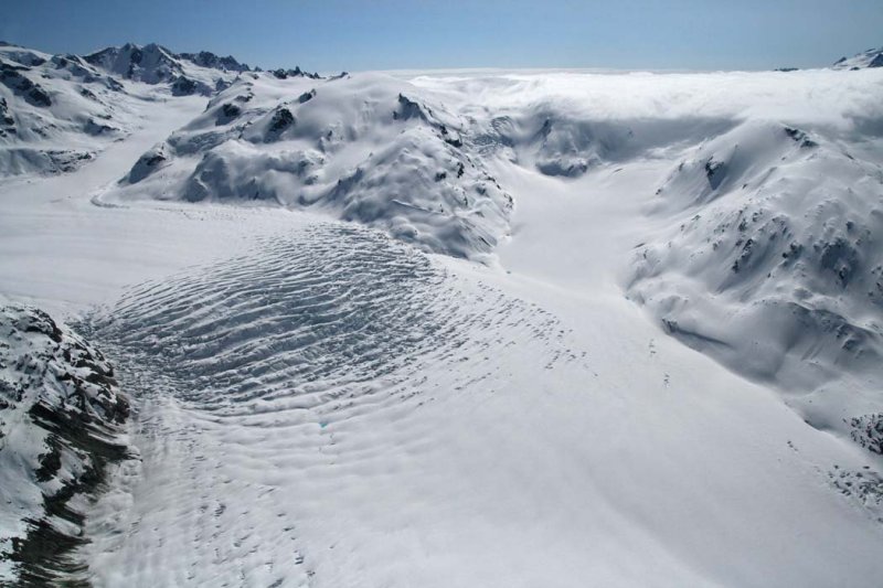 Franklin Glacier:  Upper Icefall, View E <br> (Waddington050908-_045.jpg)
