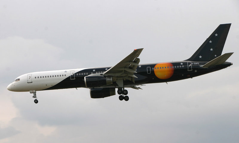 Titan B-757 approaching LHR 27L