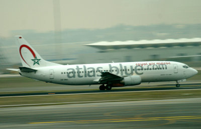 Royal Air Maroc's 737-800 dashing down runway in MAD