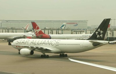 Air Canada's contribution to Star Alliance colour scheme at LHR